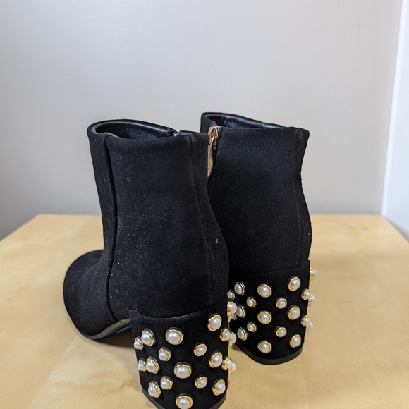 Aqua Diva Black Ankle Boots with Gold Zipper and Pearl  Studded Heel 7.5 - Picture 2 of 10